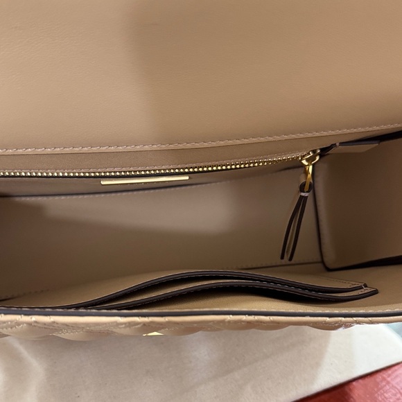 Tory Burch Beige Quilted Shoulder Bag with Gold Chain - Picture 3 of 8